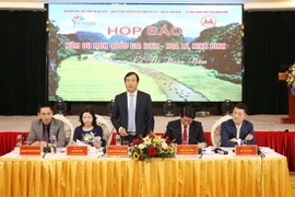 Ông Nguyễn Trùng Khánh, Tổng cục trưởng Tổng cục Du lịch Việt Nam, trả lời một số câu hỏi tại buổi họp báo. (Ảnh: Đức Phương/TTXVN)