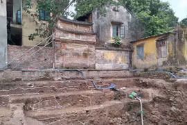 Khai quật di tích nền điện Kính Thiên. (Ảnh: Minh Thu/Vietnam+)