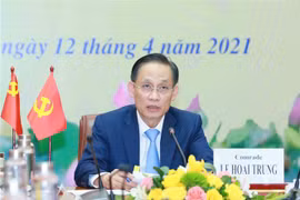 Ủy viên Trung ương Đảng, Trưởng Ban Đối ngoại Trung ương Lê Hoài Trung chủ trì Hội nghị. (Ảnh: Phương Hoa/TTXVN)