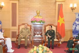Thượng tướng Trịnh Văn Quyết tiếp Thiếu tướng Marcelo Perez - Phó Chủ nhiệm Chính trị Bộ các Lực lượng Vũ trang Cách mạng Cuba. (Nguồn: Quân đội Nhân dân)