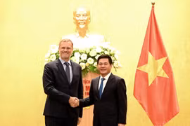 Bộ trưởng Nguyễn Hồng Diên tiếp ngài Olivier Brochet, tân Đại sứ Pháp tại Việt Nam. (Nguồn: Bộ Công Thương)