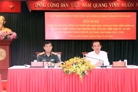 Đại tướng Phan Văn Giang (trái), Ủy viên Bộ Chính trị, Phó Bí thư Quân ủy Trung ương, Bộ trưởng Bộ Quốc phòng và Ủy viên Bộ Chính trị, Bí thư Thành ủy Thành phố Hồ Chí Minh Nguyễn Văn Nên (phải) đồng chủ trì Hội nghị. (Ảnh: Xuân Khu/TTXVN)