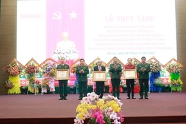 Lễ Truy tặng danh hiệu Anh hùng Lực lượng Vũ trang Nhân dân cho 3 Thượng tướng. (Ảnh: TTXVN phát)