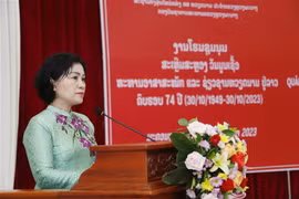 Bà Kiều Thị Hằng Phúc, Tổng Lãnh sự Việt Nam tại Luang Prabang phát biểu tại buổi lễ. (Ảnh: Phạm Kiên/TTXVN)