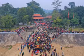 Đền Mẫu Đông Cuông từ lâu đã trở thành điểm du lịch tâm linh nổi tiếng, thu hút đông đảo khách du lịch. (Nguồn: Vietnam+)