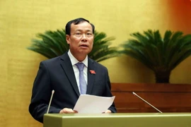 Chủ nhiệm Ủy ban Quốc phòng và An ninh của Quốc hội Lê Tấn Tới trình bày Báo cáo Thẩm tra Dự án Luật Công nghiệp Quốc phòng, An ninh và Động viên Công nghiệp. (Ảnh: An Đăng/TTXVN)