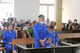 Nguyễn Văn Võ (đứng) nói lời sau cùng. (Ảnh: Công Mạo/TTXVN)