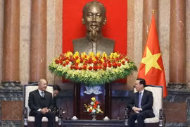 Chủ tịch nước Võ Văn Thưởng tiếp Phó Thủ tướng Lào Kikeo Khaykhamphithoune. (Ảnh: Thống Nhất/TTXVN)