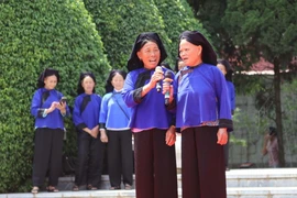 Một tiết mục hát Sli. (Nguồn: TTXVN)