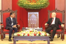 Tổng Bí thư Nguyễn Phú Trọng tiếp Trưởng Ban Đối ngoại Trung ương Đảng Nhân dân Campuchia Prak Sokhonn. (Ảnh: Trí Dũng/TTXVN)