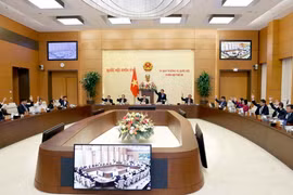 Ủy ban Thường vụ Quốc hội biểu quyết thông qua các dự thảo Nghị quyết xem xét, quyết định việc thành lập thị xã Việt Yên và các phường thuộc thị xã Việt Yên, tỉnh Bắc Giang. (Ảnh: Doãn Tấn/TTXVN)