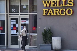 Một chi nhánh ngân hàng Wells Fargo tại West Hollywood, California, Mỹ. (Ảnh: AFP/TTXVN)