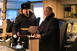 Tổng thống Nga Putin trên tàu khu trục Đô đốc Golovko. (Nguồn: RIA Novosti)