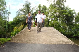 Qua phản ánh của người dân, nhiều công trình cầu, đường giao thông được xây dựng, sửa chữa kịp thời, đảm bảo giao thương, đi lại. (Ảnh: Nguyễn Hằng/TTXVN)