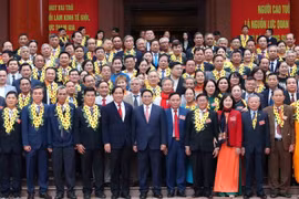 Thủ tướng Phạm Minh Chính với các đại biểu. (Ảnh: An Đăng/TTXVN)