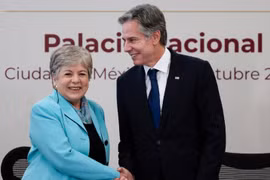 Ngoại trưởng Mexico Alicia Barcena (trái) và Ngoại trưởng Mỹ Antony Blinken. (Nguồn: EFE)