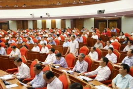 Đại biểu dự Hội nghị lần thứ bảy Ban Chấp hành Trung ương Đảng Cộng sản Việt Nam thảo luận tại hội trường. (Nguồn: TTXVN)