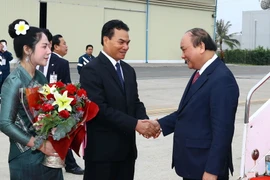 Lễ đón Thủ tướng Nguyễn Xuân Phúc tại sân bay quốc tế Wattay, thủ đô Vientiane, Lào. (Ảnh: Thống Nhất/TTXVN)