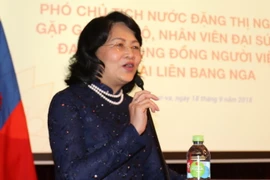 Phó Chủ tịch nước Đặng Thị Ngọc Thịnh phát biểu tại cuộc gặp nhân viên Đại sứ quán và đại diện các hội đoàn người Việt Nam tại Nga, trong khuôn khổ chuyến thăm Liên bang Nga và tham dự Diễn đàn Phụ nữ Á-Âu lần thứ hai. (Ảnh: Dương Trí/TTXVN)