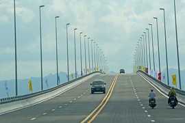 Cầu vượt biển Tân Vũ-Lạch Huyện. (Ảnh: Huy Hùng/TTXVN)