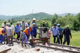 Khắc phục hậu quả vụ lật 6 toa tàu khách SE19 tuyến Bắc-Nam