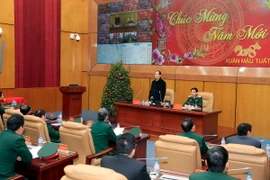 Chủ tịch nước Trần Đại Quang chúc Tết cán bộ, sĩ quan Bộ Tư lệnh Thông tin liên lạc, đảo Song Tử Tây thuộc quần đảo Trường Sa và Đồn Biên phòng Đàm Thủy tỉnh Hà Giang. (Ảnh: Nhan Sáng/TTXVN)