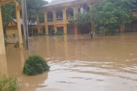 Mưa lũ làm nhiều trường học trên địa bàn xã Tà Hộc, huyện Mai Sơn, tỉnh Sơn La bị ngập úng. (Nguồn: TTXVN phát)