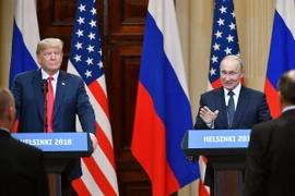 Tổng thống Nga Vladimir Putin (phải) và Tổng thống Mỹ Donald Trump tại cuộc họp báo chung sau cuộc gặp thượng đỉnh ở Helsinki, Phần Lan ngày 16/7. (Nguồn: AFP/ TTXVN)