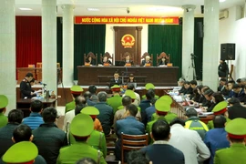 Quang cảnh phiên tòa. (Ảnh: An Đăng/TTXVN)