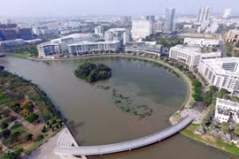Hồ Bán nguyệt trong Khu đô thị Phú Mỹ Hưng, quận 7, Thành phố Hồ Chí Minh. (Ảnh: Quang Nhựt/TTXVN)