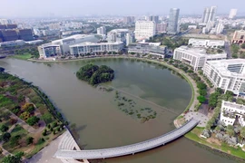 Hồ Bán nguyệt trong Khu đô thị Phú Mỹ Hưng, quận 7, Thành phố Hồ Chí Minh. (Ảnh: Quang Nhựt/TTXVN)