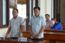 Các bị cáo tại phiên tòa. (Ảnh: K GỬIH/TTXVN)