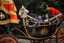 Hình ảnh Hoàng gia Anh dùng xe ngựa đón Đại sứ Việt Nam