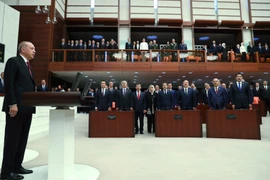 Ông Recep Tayyip Erdogan (trái) tuyên thệ nhậm chức Tổng thống Thổ Nhĩ Kỳ tại thủ đô Ankara ngày 9/7. (Nguồn: AFP/ TTXVN)