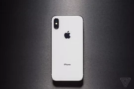 Mẫu iPhone X. (Nguồn: The Verge) 
