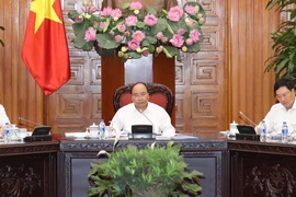 Thủ tướng Nguyễn Xuân Phúc chủ trì phiên họp Thường trực Chính phủ về tình hình nhập khẩu phế liệu vào Việt Nam và các giải pháp quản lý. (Ảnh: Thống Nhất/TTXVN)