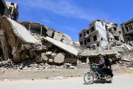 Cảnh đổ nát tại Douma, ngoại ô Damascus (Syria) (Nguồn: AFP/TTXVN)