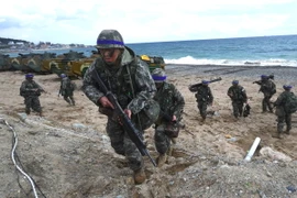 Binh sỹ Hàn Quốc tham gia cuộc tập trận chung với lính thủy đánh bộ Mỹ tại Pohang, Hàn Quốc ngày 2/4/2017. (Nguồn: AFP/TTXVN)