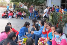 Công ty nợ lương, bảo hiểm xã hội, hàng trăm công nhân đình công