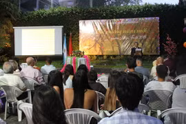 Cộng đồng người Việt tại nhiều nước tổ chức gặp mặt mừng Xuân