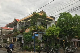 Quán càphê Lou ở số 5 Hồ Xuân Hương, thành phố Đồng Hới, nơi xảy ra vụ nổ súng. (Ảnh; Hi Trang/Vietnam+)