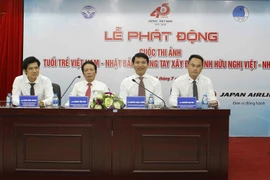 Đại diện ban tổ chức cuộc thi tại lễ phát động. (Ảnh: Văn Điệp/TTXVN)
