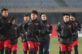 Các tuyển thủ U23 Việt Nam trong buổi tập. (Ảnh: Hoàng Linh/TTXVN)
