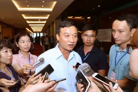 Đại biểu Quốc hội tỉnh Thái Bình Bùi Văn Xuyền trả lời phỏng vấn báo chí. (Ảnh: Phương Hoa/TTXVN)