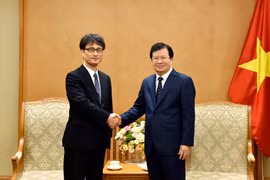 Phó Thủ tướng Trịnh Đình Dũng đã tiếp Giám đốc JBIC, ông Kazuhisa Yumikura. (Nguồn: chinhphu.vn)