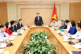 Phó Thủ tướng Vương Đình Huệ chủ trì cuộc họp Tổ điều hành kinh tế vĩ mô. (Ảnh: Lâm Khánh/TTXVN)