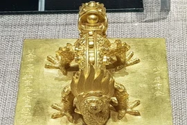 Rồng-Phượng trên bảo vật triều Nguyễn. (Ảnh: Quốc Việt/TTXVN)