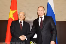 Tổng thống Liên bang Nga Vladimir Putin đón Tổng Bí thư Nguyễn Phú Trọng trong chuyến thăm năm 2014. (Ảnh: Trí Dũng/TTXVN)