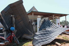 Quảng Ngãi: Lốc xoáy làm tốc mái gần 100 ngôi nhà ở Ba Tơ