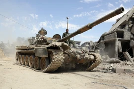 Binh sỹ Syria trong chiến dịch truy quét phiến quân tại Douma ngày 8/4. (Nguồn: AFP/TTXVN)